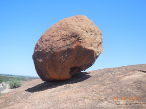 Balancing boulder
