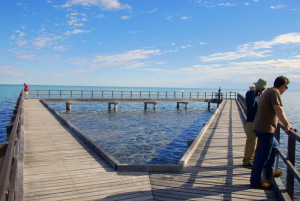 Walkway over the stromatolites.