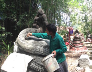 Craftsman at Wat Tham Sri Mong Khon