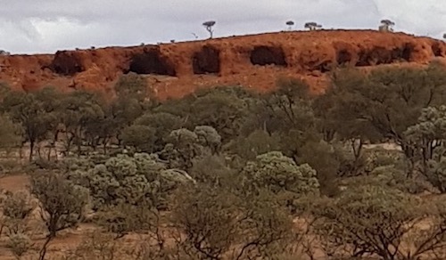 Interesting caves west of the Murchison River.