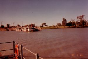 Car ferry at Renmark.