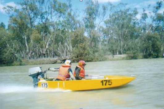 Kevin and John on the Murray River on the run to Renmark.