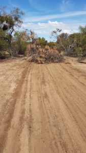 Parked out of the way. Our good deed for the 4WD community today is completed.