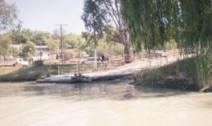 The entry road to the ferry at Waikerie.