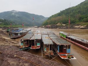 The green boat is coming in to moor at Pak Beng.
