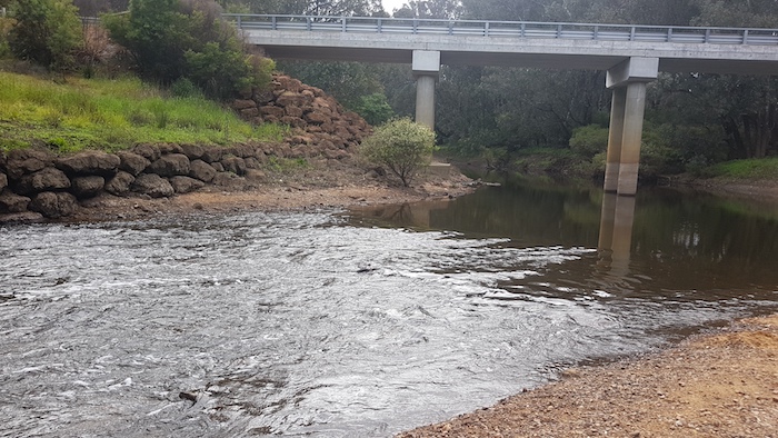 The small, shallow, 'rapid' at Jalbarragup.