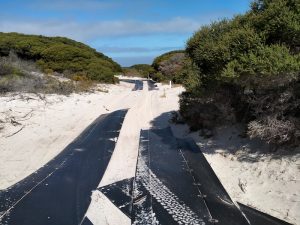The track down/up to East Munglinup Beach.