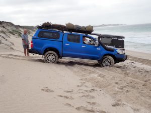 Peter turns the Hilux on an unnamed beach (WA Beach 222) before the point where Aaron bogged his Patrol.